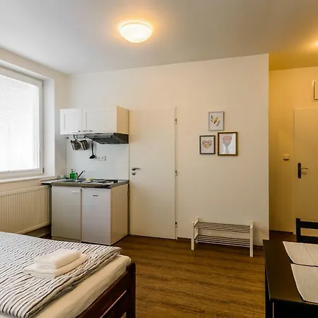Zizkov Cosy Appartamento Praga